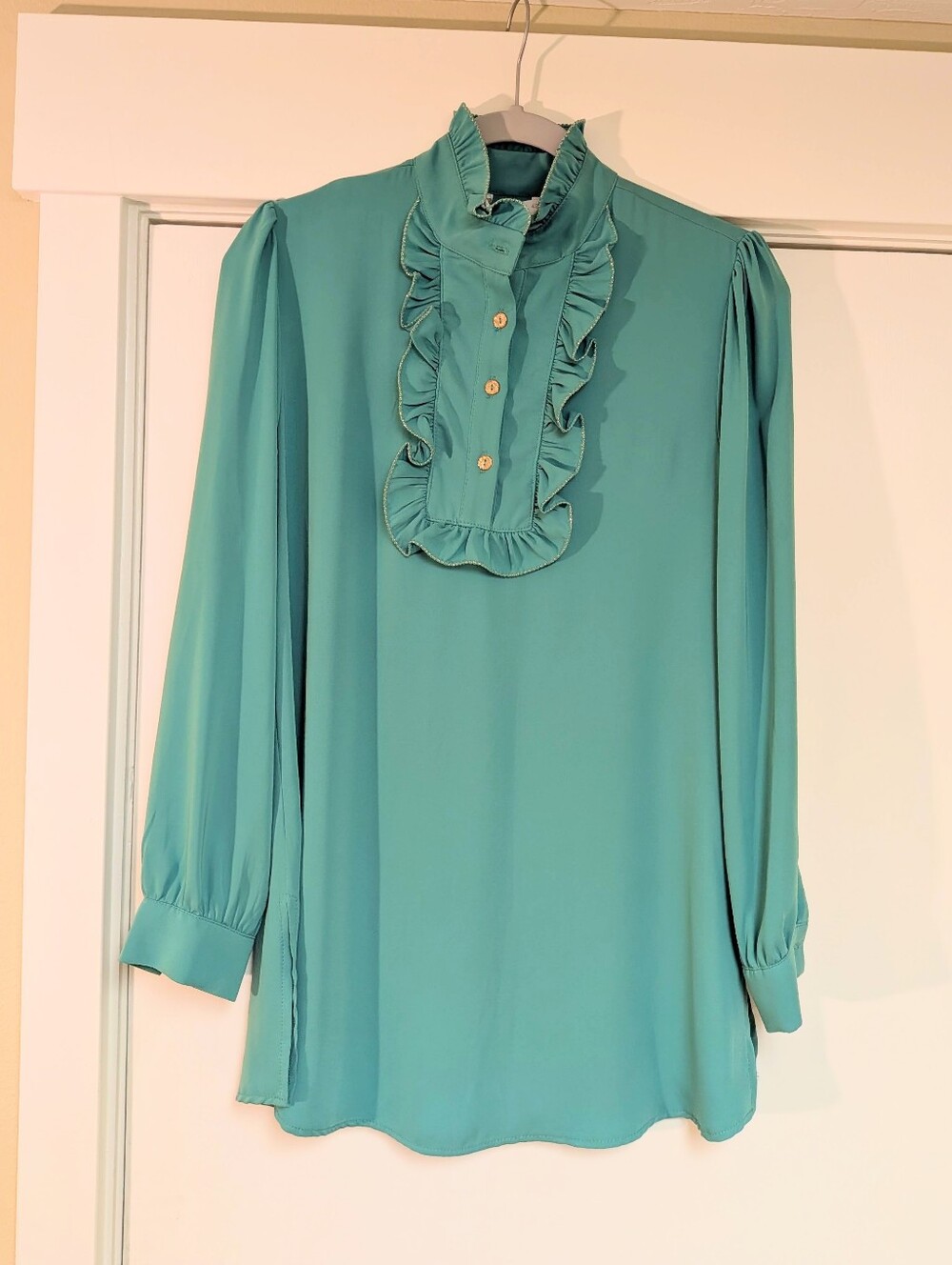 NWT Seril Ruffled Front Blouse Kelly Green Size 42 (Medium or 10.